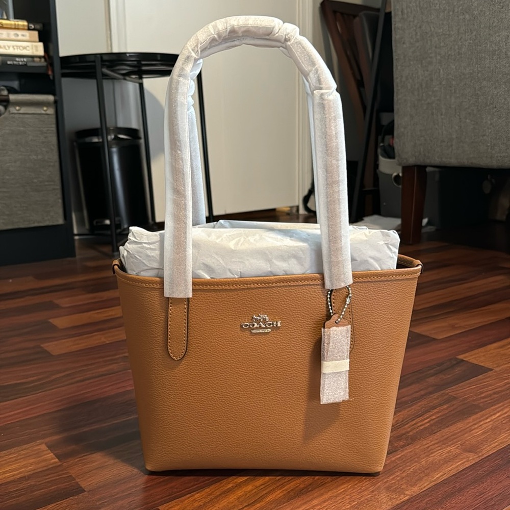 COACH SMALL CITY TOTE BAG NWT